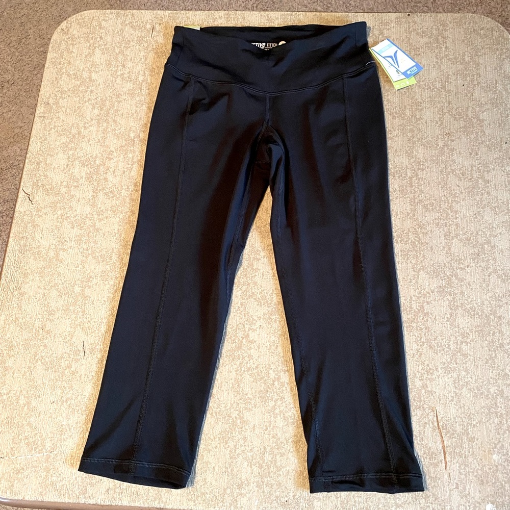 NWT Old Navy Active Fitted Capris
